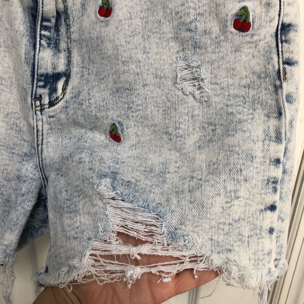 Judy Blue Cut Off Shorts High Rise Cherry Embroidered Acid Wash XL Festival - Picture 7 of 16